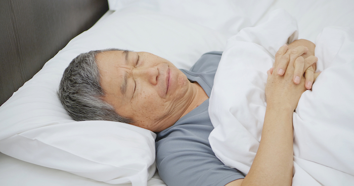 Tips Tidur Nyenyak di Malam Hari untuk Para Senior