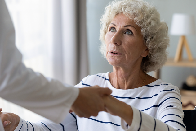Perbedaan Demensia dan Alzheimer yang Harus Diketahui Saat Merawat Orang Tua